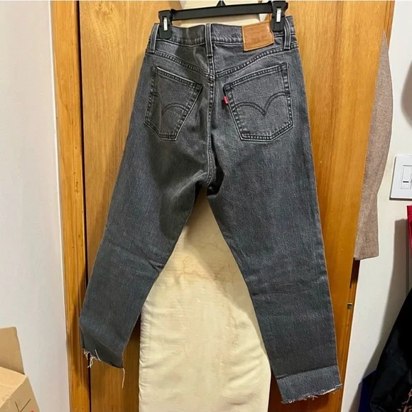 Levi Wedgie Ankle Jeans size 28 - Picture 2 of 4